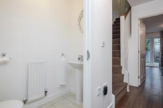 Stunning 3BR house in Basildon - 4