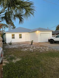 House 3 blocks to the beach - 0