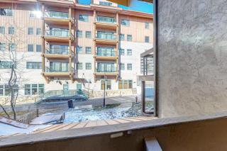 Emmons Escape & Cozy Slopeside Condo - 2