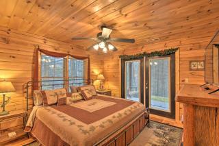 Rural Murphy Cabin - Yard, Hot Tub and Fire Pit - 1