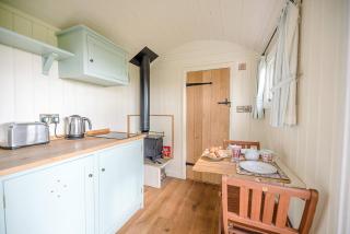 Sage Shepherds Hut Boundary Farm, Framlingham - 9