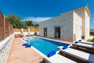 Villa Vera - With Private Heated Pool & Jacuzzi - 3