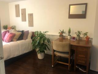 Quiet-comfy 3 bedroom home on a tree lined street in Kits - 9
