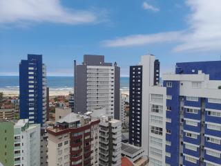 Apartamento no 20 piso com 90m2 e linda vista - Torres - 1