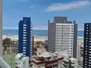 Apartamento no 20 piso com 90m2 e linda vista - Torres - 0