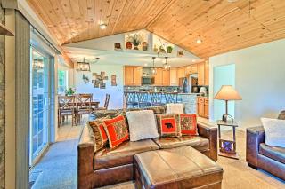 Near Trails, Lakes and Golf Pinetop Home with Deck - Pinetop-Lakeside - 6
