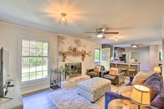 Mod Stable House on 10 Acres, Walk to Lake! - Oakwood - 9