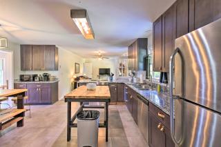 Mod Stable House on 10 Acres, Walk to Lake! - Oakwood - 1