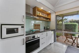 Apollo Bay Beach Hut ~ Wifi ~ Opposite The Ocean - 8