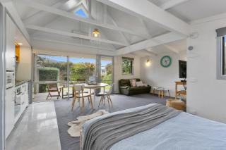 Apollo Bay Beach Hut ~ Wifi ~ Opposite The Ocean - 0