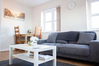 Large 1st Floor Open Plan Apartment - Loughborough - 9