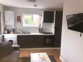 Large 1st Floor Open Plan Apartment - Loughborough - 8
