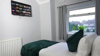 Portobello House - Four Bedroom House perfect for CONTRACTORS - Sleeps 6 - FREE parking - Wolverhampton - 2