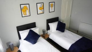 Portobello House - Four Bedroom House perfect for CONTRACTORS - Sleeps 6 - FREE parking - Wolverhampton - 0
