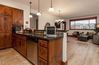 Modern Riverstone Condo with Grand Deck - Steps to Shops, Restaurants, Trails and River - Coeur d'Alene - 6