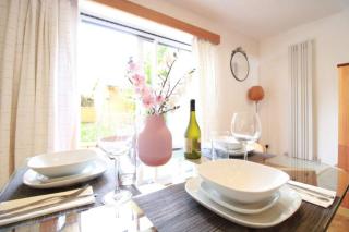 Cheerful Two-Bedroom Residential Home - Oxford - 7