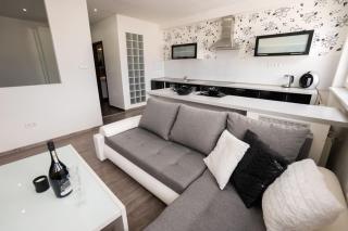 Great Apartment Blck&Wht near center & own parking - Martin - 9