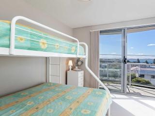 Bayview Apartments, 11,42 Stockton Street - Three bedroom unit In the heart of town with air con, lift and secure parking - Nelson Bay - 3