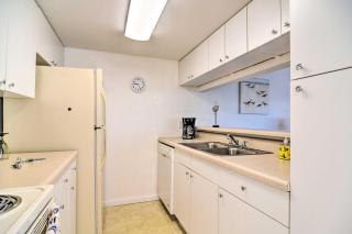 Coastal Madeira Beach Condo - Walk to Gulf! - St Pete Beach - 3