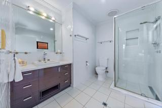 Hilltop Views - Cannonvale - Airlie Beach - 7