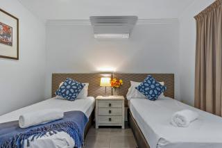 Hilltop Views - Cannonvale - Airlie Beach - 1
