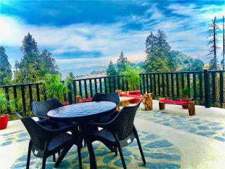LA Riqueza Kanatal # Center of Kanatal # Mountain View Rooms # Near to Surkanda Devi Temple # Parking # Rooftop Restaurant with view of Gangotri Mountains - Kanatal - 7