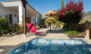 Hotel Cortijo de Salia - Alcaucín - 1