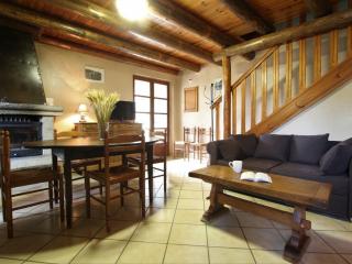 Charmante maison en pierres avec terrasse, proche cité médiévale, nature et lac - FR-1-582-19 - - 0