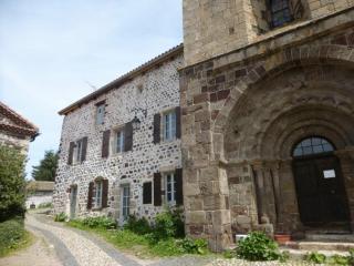 Ancien presbytère avec 3 chambres au pied d'une forteresse médiévale - FR-1-582-113 - Arlempdes - 2