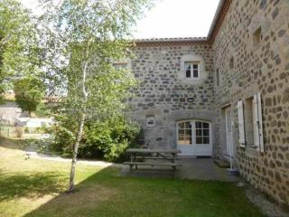 Gîte charmant pour 8 pers à Rauret avec cheminée, terrasse et accès "Tourisme et Handicap" - FR-1-582-186 - Rauret - 8
