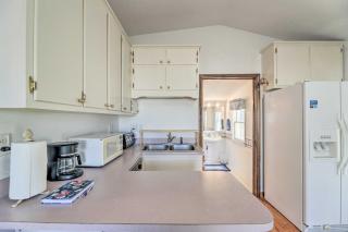 Cozy Cottage with Shared Dock on Dawson Creek - Oriental - 5