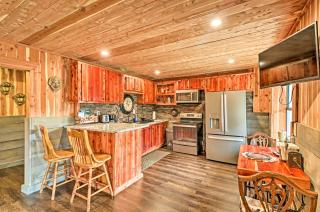 Quiet, Historic Manor Located in Ghost Town! - Calico Rock - 0