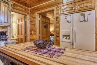 Wear We Belong, Mtn Views, Hot Tub, Pool Table, 560 FREE tickets each paid day - 4
