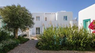 Majo Suites Hotel - 9