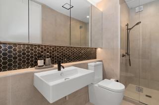 City Centre High End Apartment - Hamilton - 5