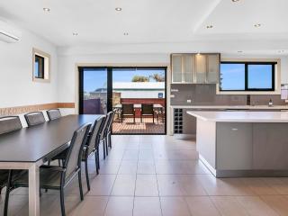Island Manor - Sunset Strip - 7