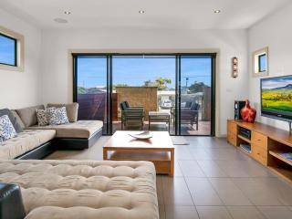 Island Manor - Sunset Strip - 9