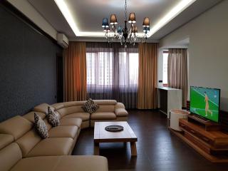 Northern Avenue, 3 bedrooms Luxury, New Renovated apartment TT666 - Erevan - 0