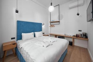 The Maroon Bottle Hotel - 1