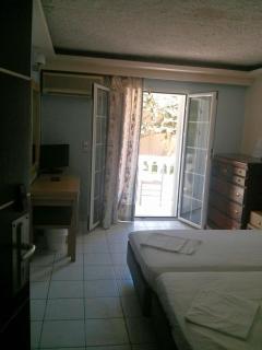 Crystal Beach Hotel - Kalamaki - 7