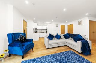 50 PERCENT OFF- LONG STAYS - City Centre - Perfect for Relocations, Business, Families and Leisure! Book today at Premium Executive Serviced Apartments- 2 Bed Apt - Arden Gate, Free Wi-Fi - 3