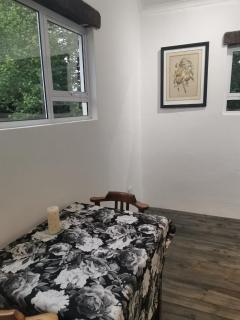 Lionsgate Estate Cottage - 2