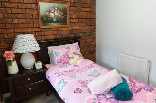 Glenfern English Cottage, historic and elegant, individual Self-Contained Apartment plus breakfast - 2