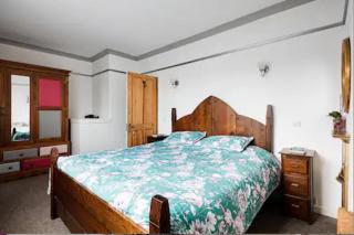Lovely Three Bedroomed House, Parking 2 Cars - London - 4