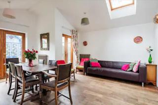 Lovely Three Bedroomed House, Parking 2 Cars - London - 9