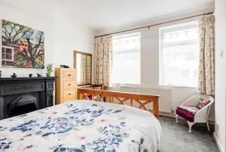 Lovely Three Bedroomed House, Parking 2 Cars - London - 3