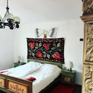 Casa Sub Magrin - Satu Bătrîn - 9