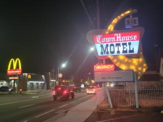 Townhouse Motel - Bishop - 8