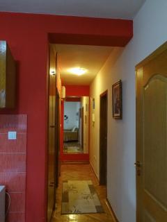 VUK's 5 min from the BEACH Two-Bedroom Apart - Budua - 4