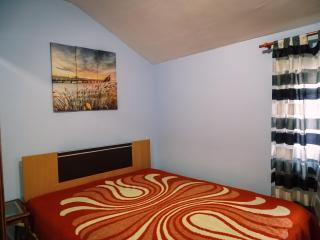VUK's 5 min from the BEACH Two-Bedroom Apart - Budua - 2